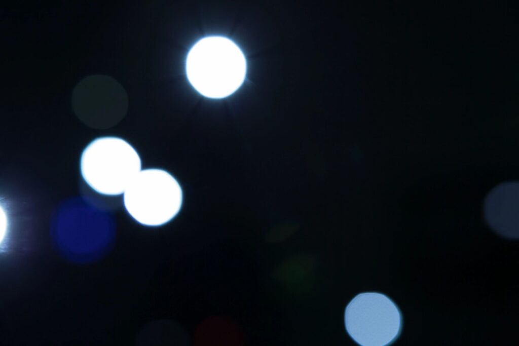 A blurry image of some lights in the dark.